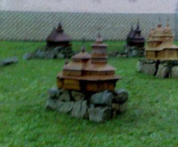 Miniatúry drevených kostolíkov