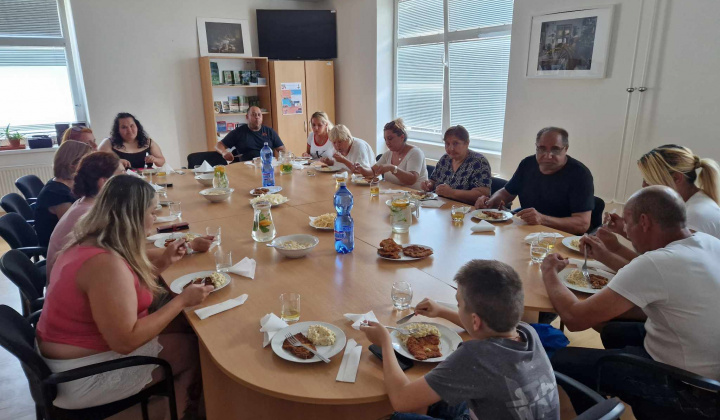4. fotografia fotogalérie Slávnostné posedenie v KC KOTVA - Bašavel :)