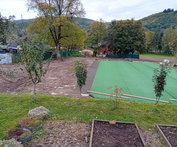 Projekty a granty / Vybudovanie športového priestoru s multifunkčným ihriskom v obci Ulič - foto