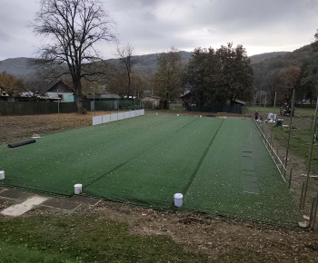 Projekty a granty / Vybudovanie športového priestoru s multifunkčným ihriskom v obci Ulič - foto