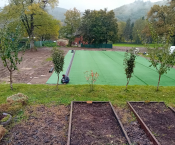 Projekty a granty / Vybudovanie športového priestoru s multifunkčným ihriskom v obci Ulič - foto